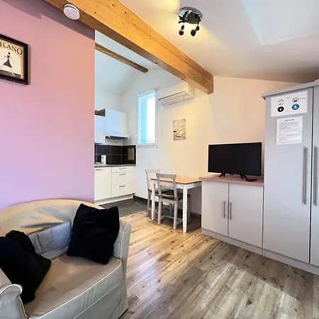 Apartment A - Rn88 - Rn8auztls03 Mae-4911